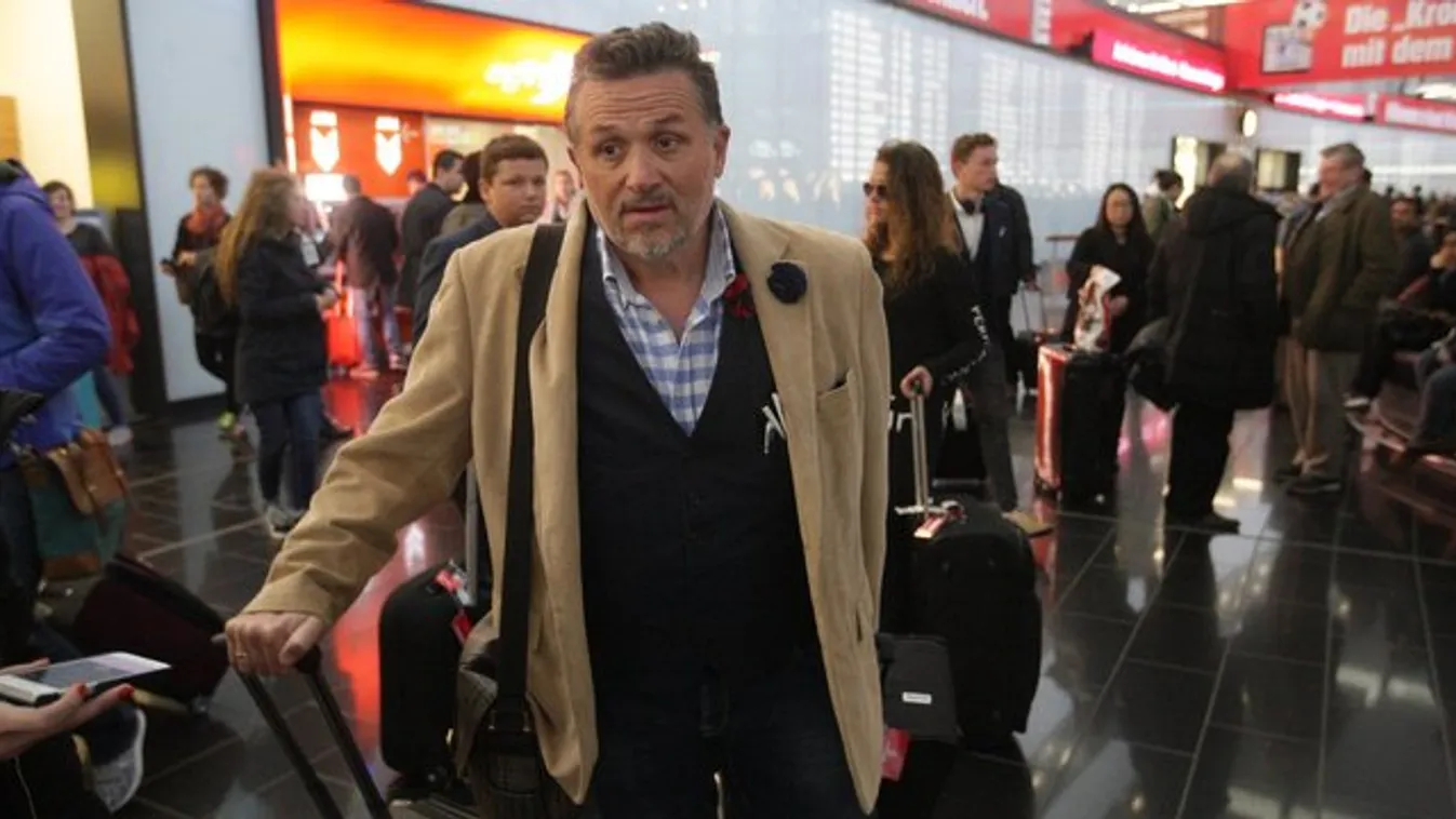 Civil ruhás zsaruk szállták meg Lajcsi birtokát