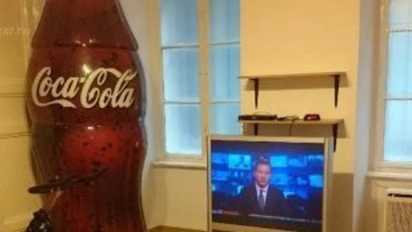 Kóla reklám, vagy csak egy őrült lakáshirdetése? Ön dönt!