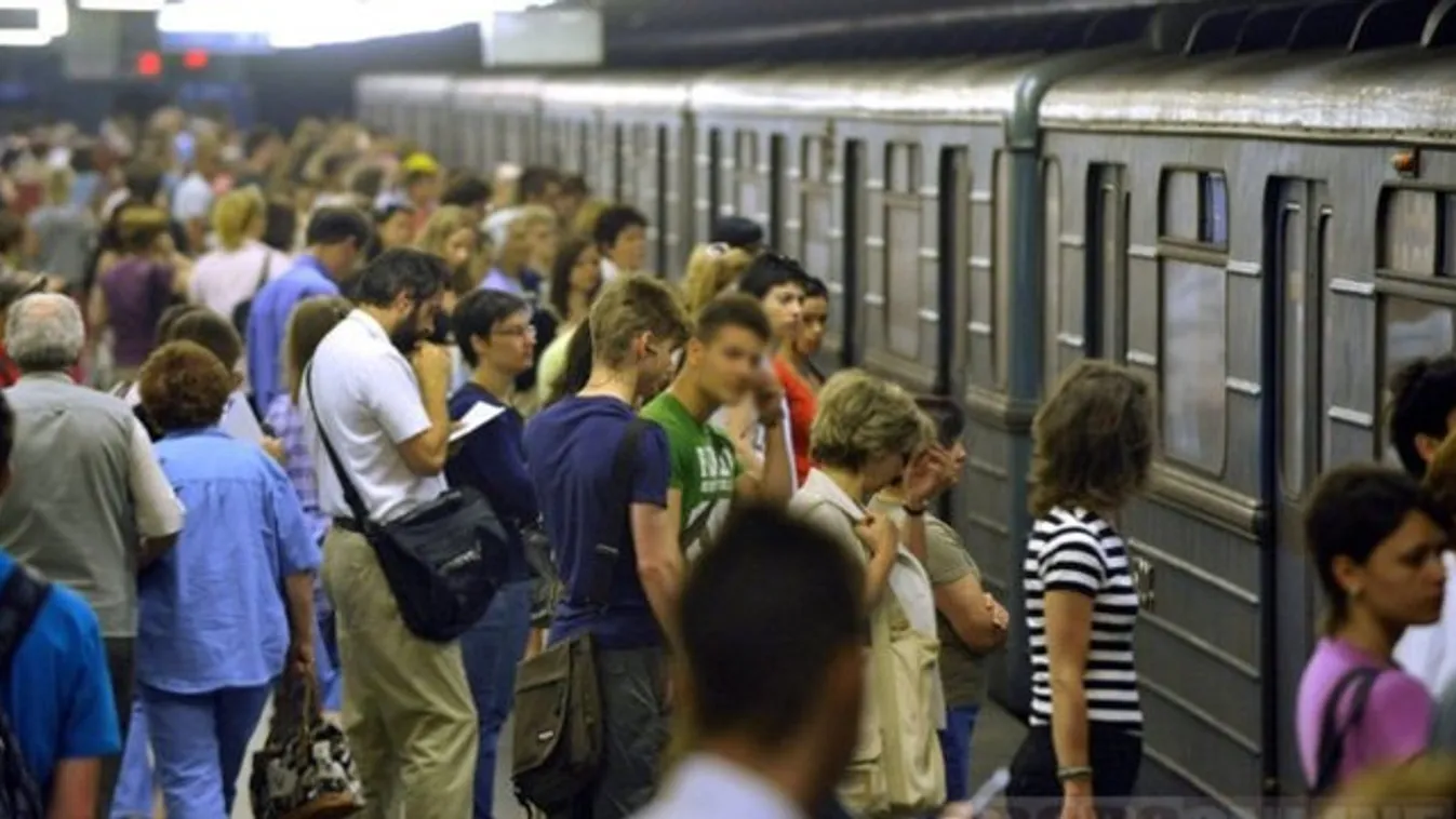 Füstölt a metró Újpesten - buszok szállítják az utasokat
