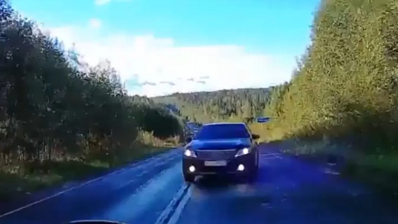 Videón, ahogy 100-zal ütköztek frontálisan! Ketten élve elégtek