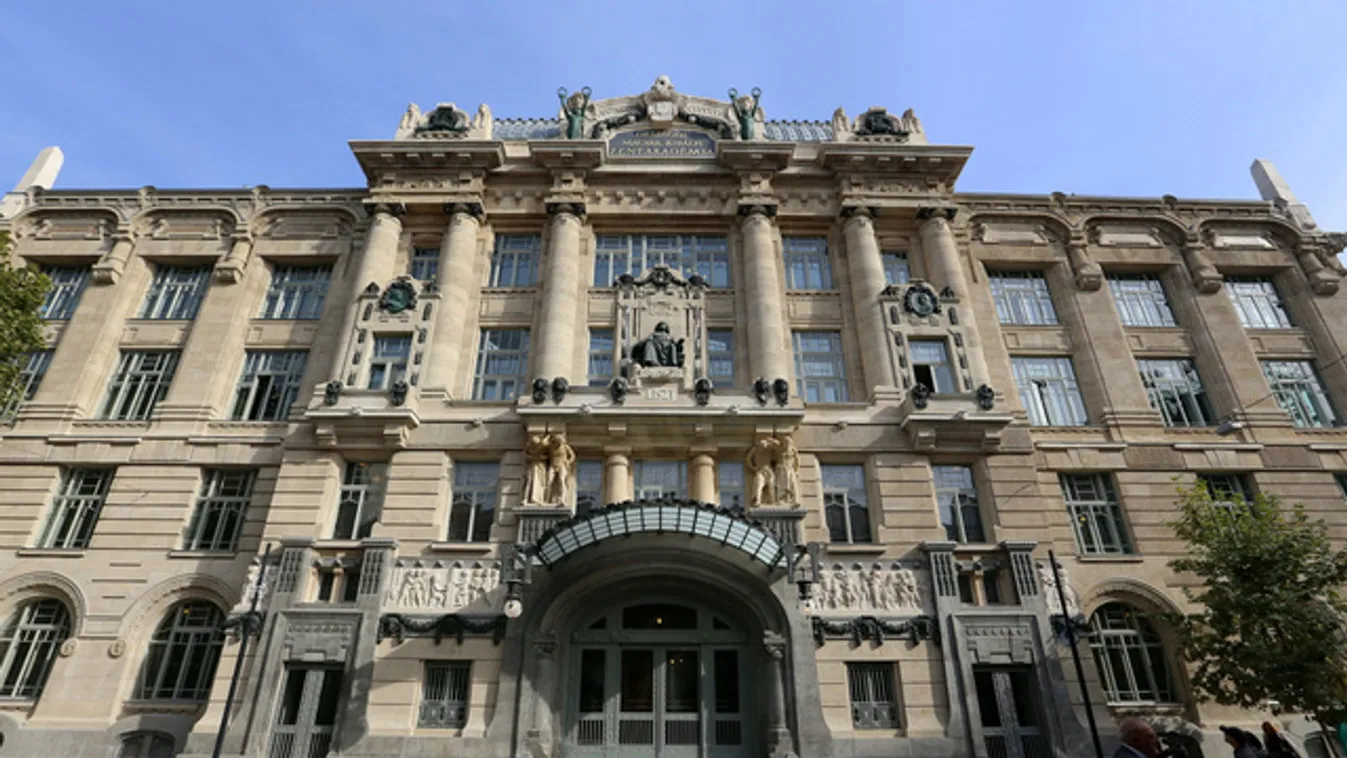 Ingyenes séta Budapesten Liszt Ferenctől zenés luxushotelig