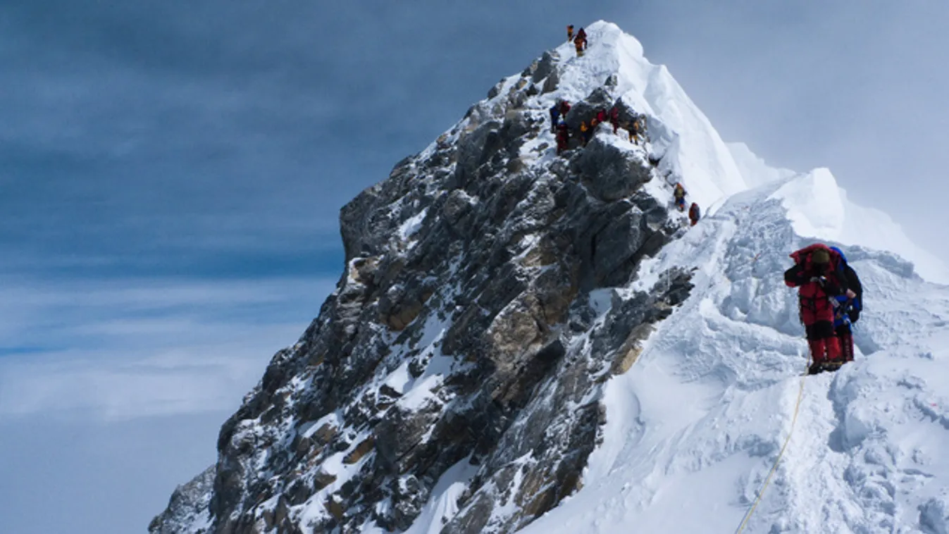 Hazudtak a Mount Everest megmászásáról, kitiltották őket a hegyekből