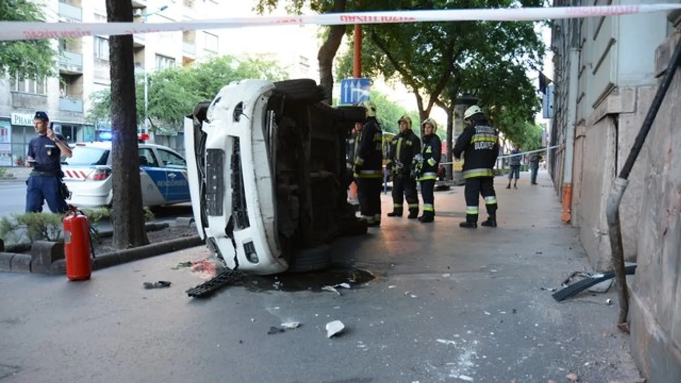 Durva baleset volt a Corvin negyednél - fotók