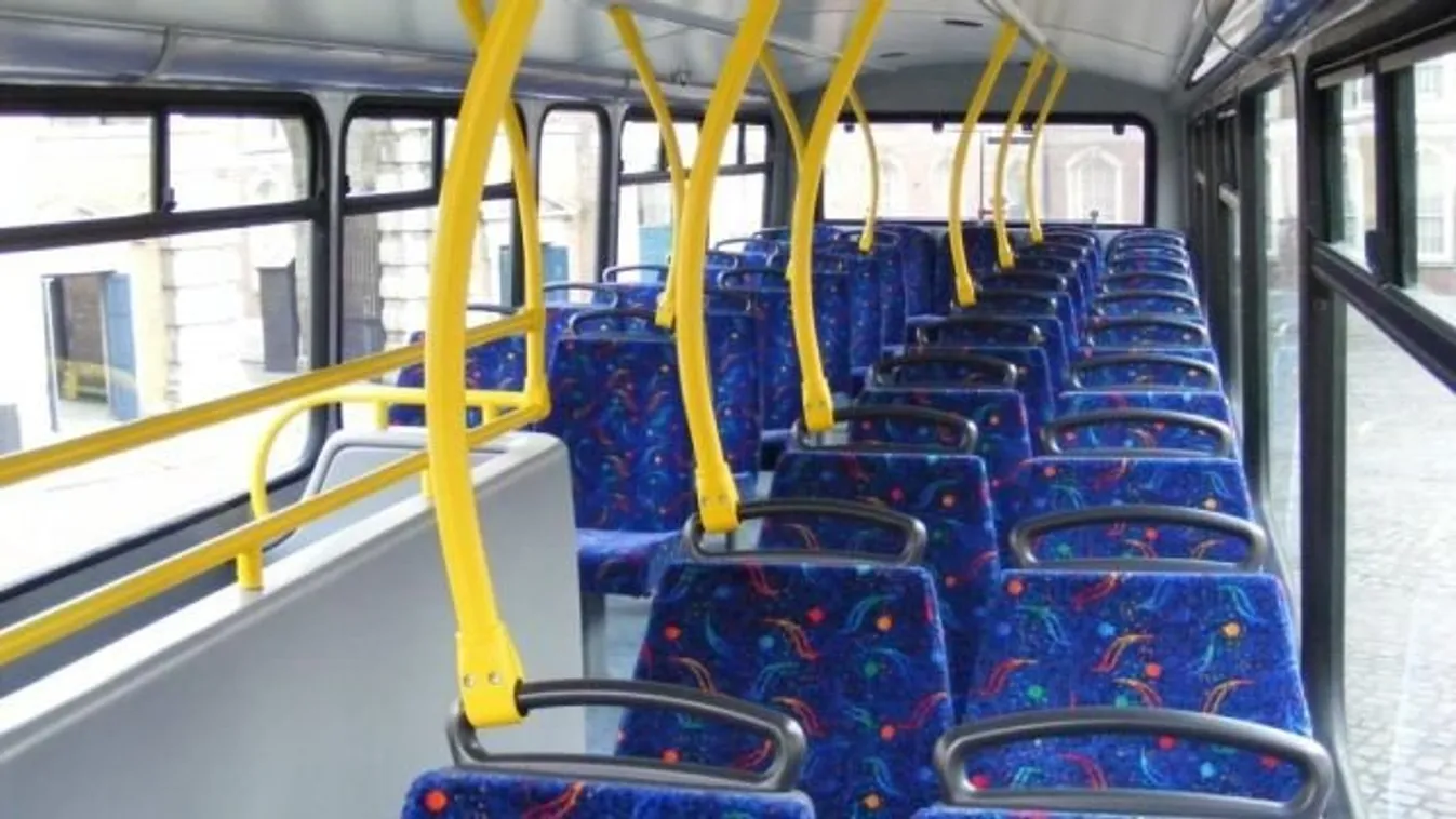 
Gyerekeket szállító busz karambolozott a Balatonnál