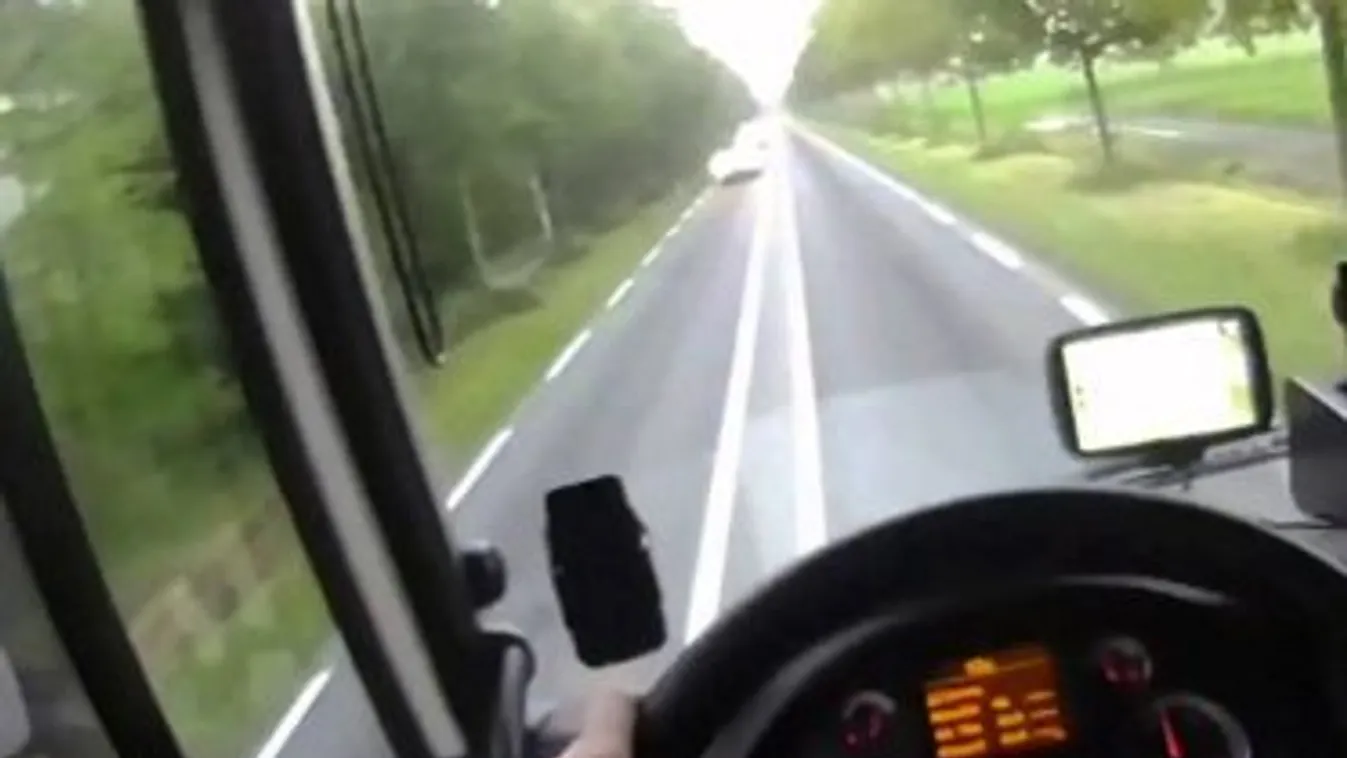 Ház kertjébe csapódott egy kamion Zalában