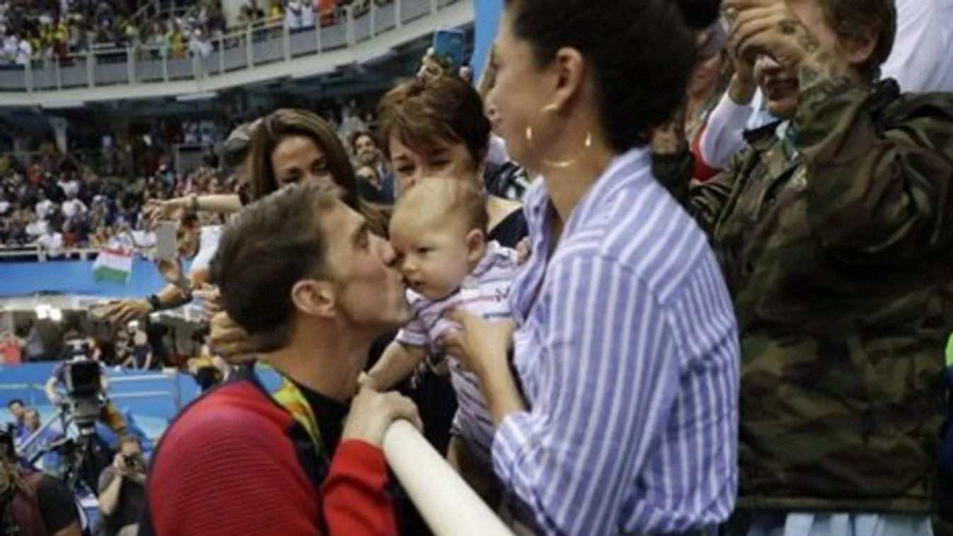 20. aranyát cukiskodva ünnepelte csecsemőjével Phelps – képek