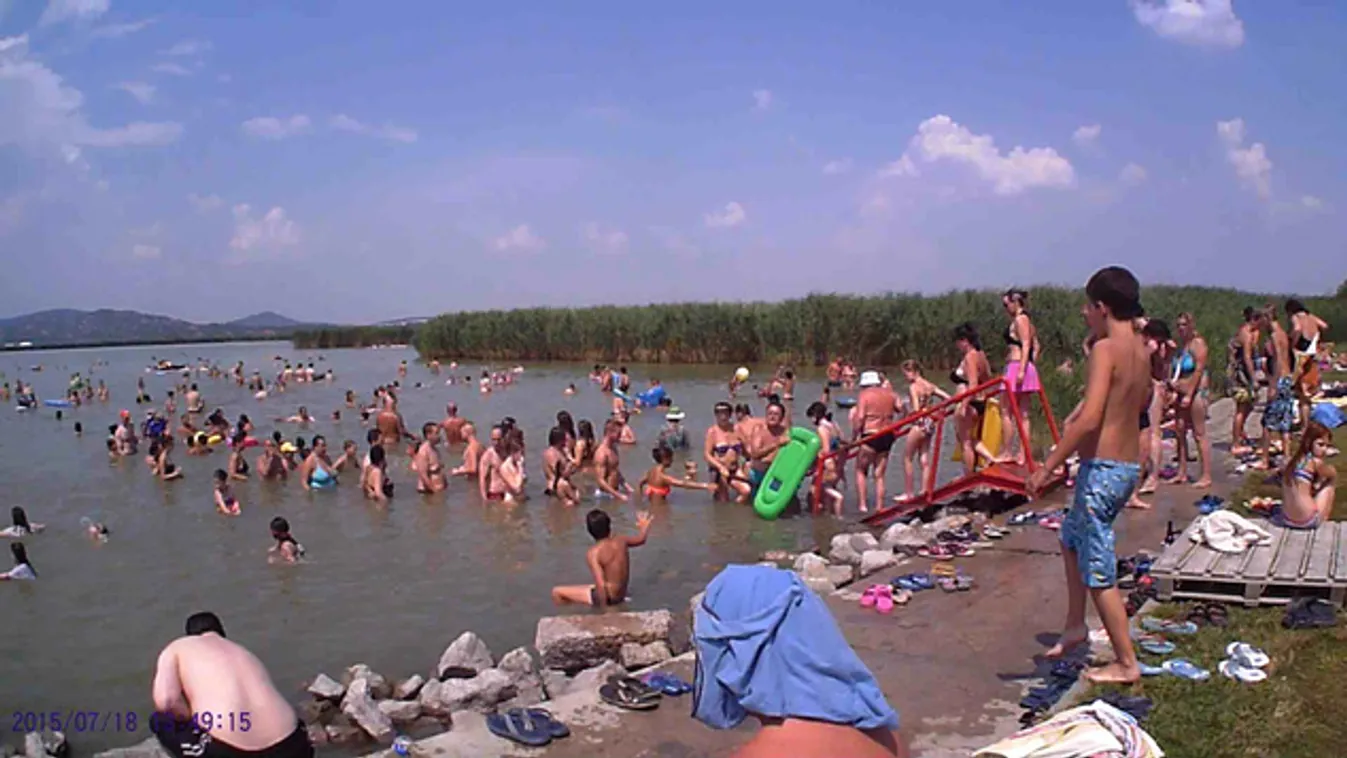 Összedobták a pénzt egy strandlépcsőre a velencefürdőiek