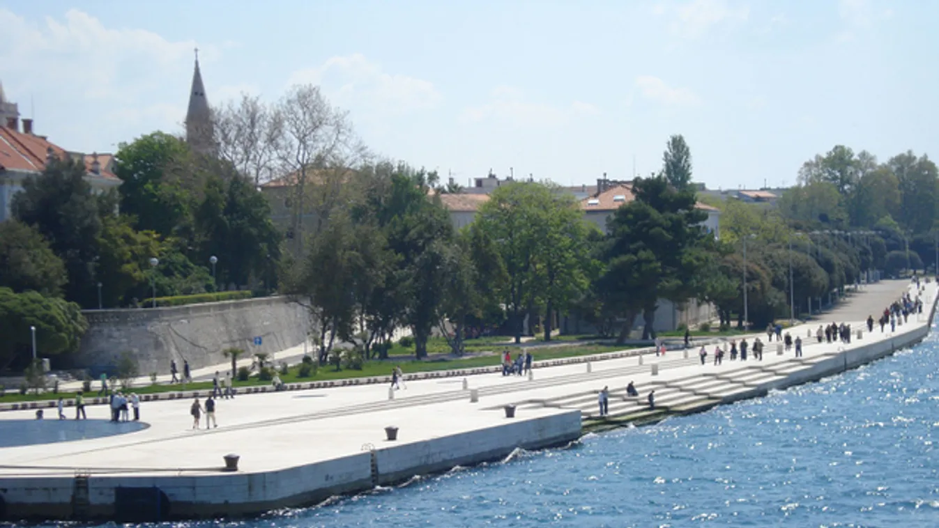 Így zenél a tenger a zadari orgona-lépcsőkön