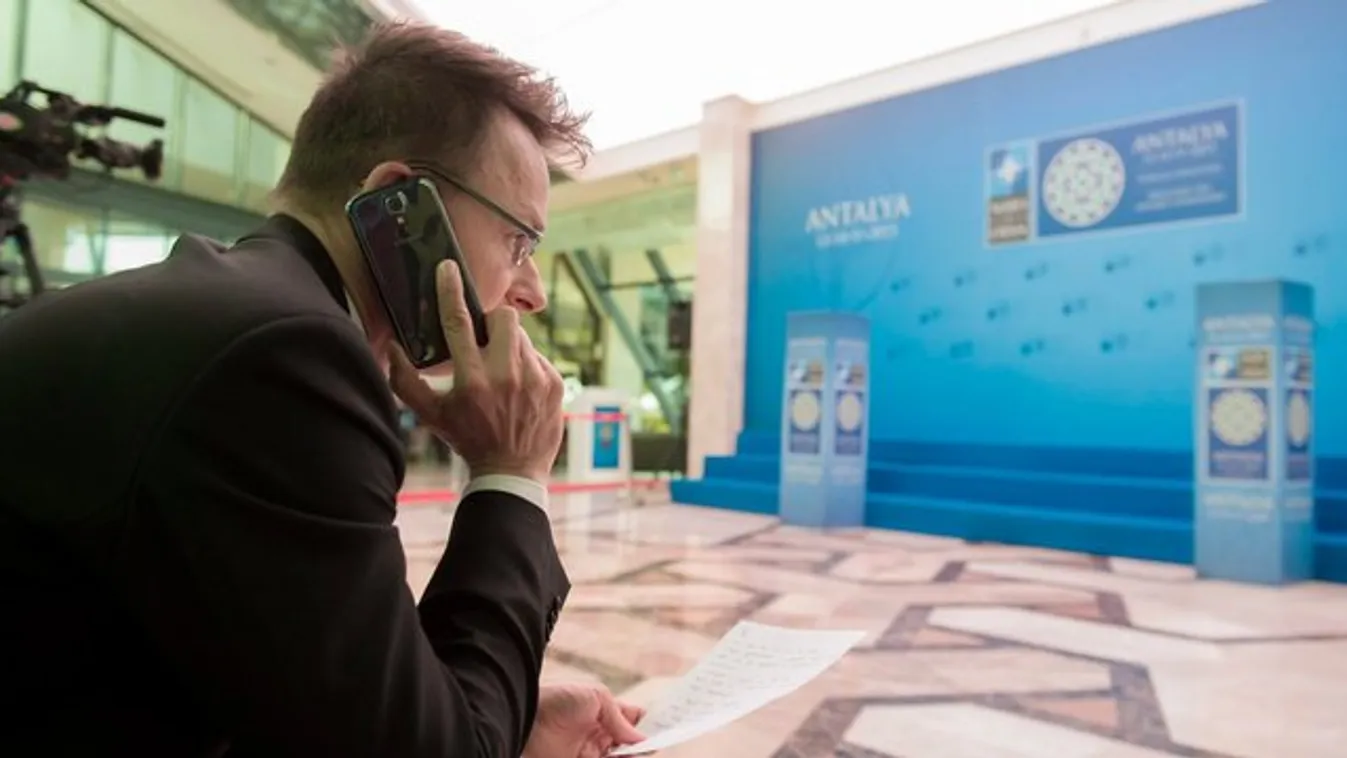 140 milliót telefonáltak el a minisztériumok munkatársai