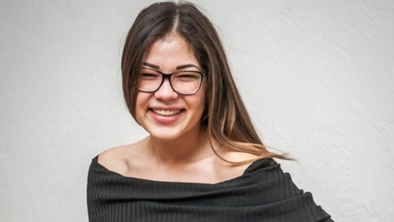 Gigadekoltázst villantott Gáspár Evelin