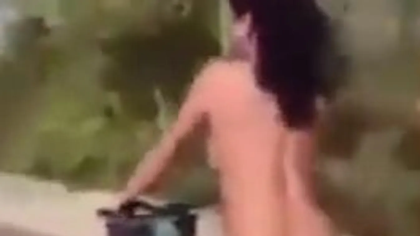 Két szexi topless bicajost csíptek el