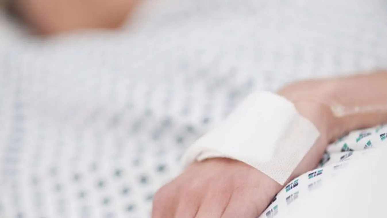 Vacsorázgatott haldokló felesége mellett a férj, fogyatékos maradt a szolnoki anya