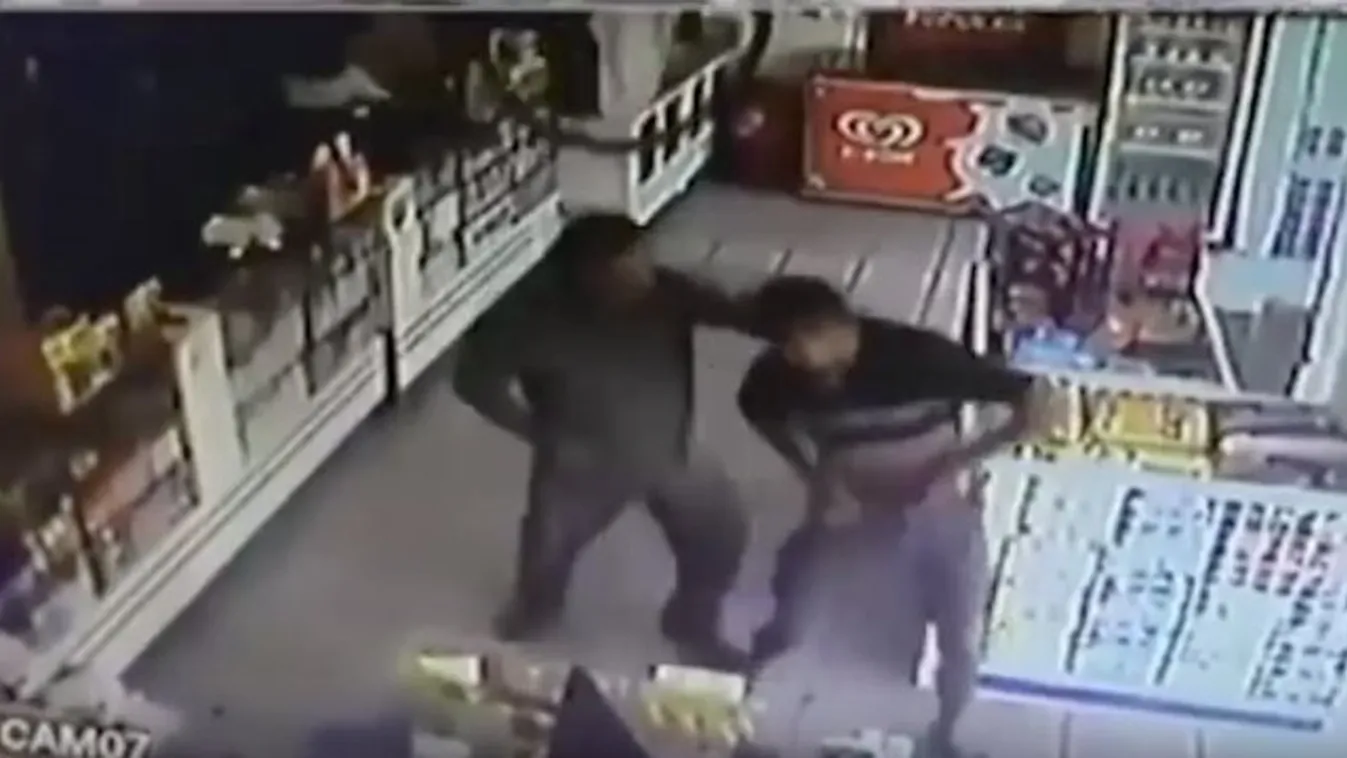 Tűzpárbaj: rablónak nézte egymást két rendőr – videó (18+)