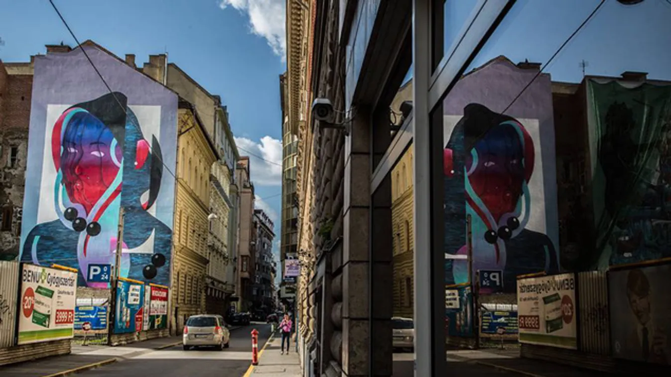 Budapestet jelképező nőt festettek a Nagy Diófa utca egyik házfalára