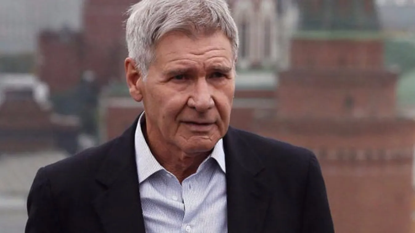 Nem találja ki, kivel szelfizett kis hazánkban Harrison Ford