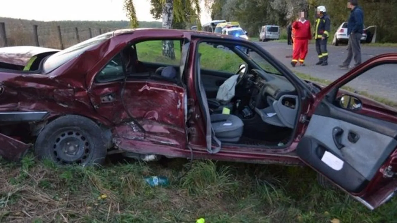 Brutális négyes karambol a 82-es úton - fotók