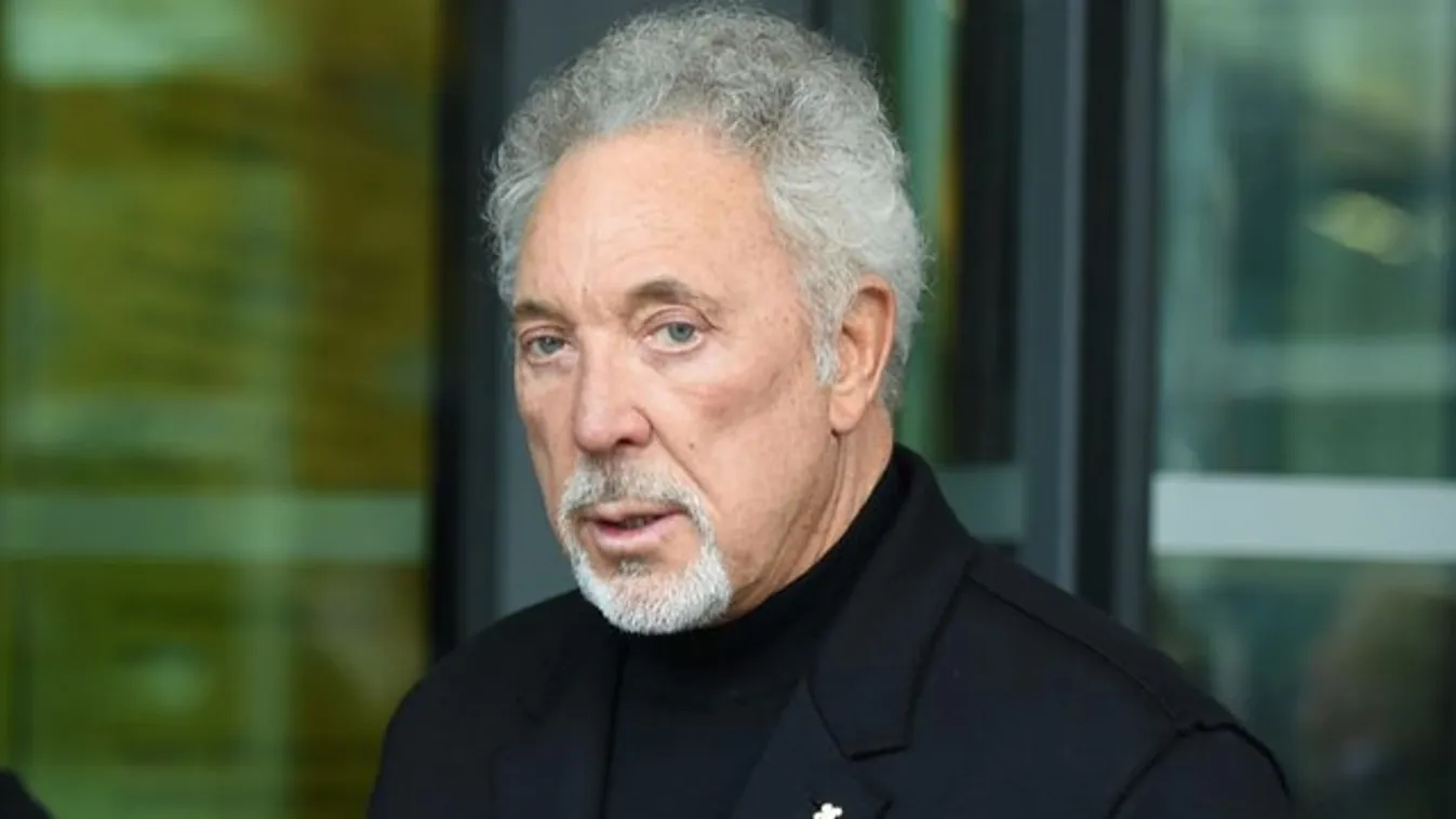 Ma is hallja halott feleségét Tom Jones