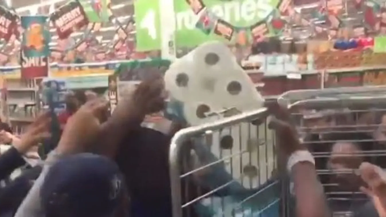 Black Friday: vécépapír miatt tört ki a káosz - videó