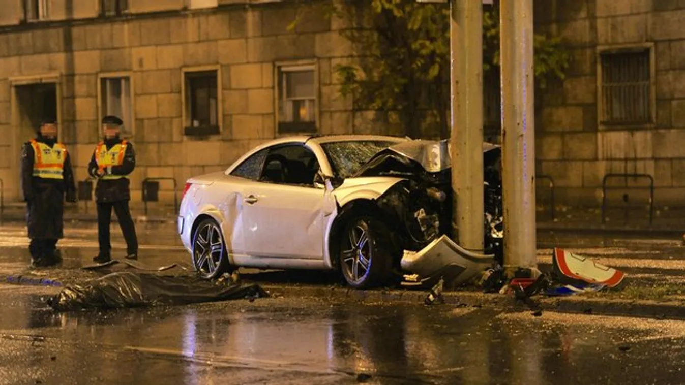 Horror baleset a XIX. kerületben: oszlopnak száguldott az autó – fotó