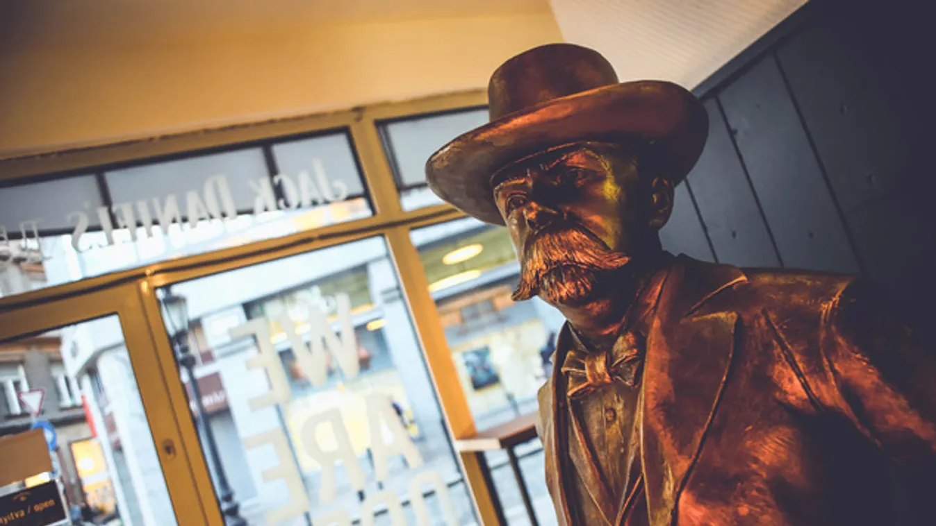 Pop up whiskeyző nyílt a Szervita téren