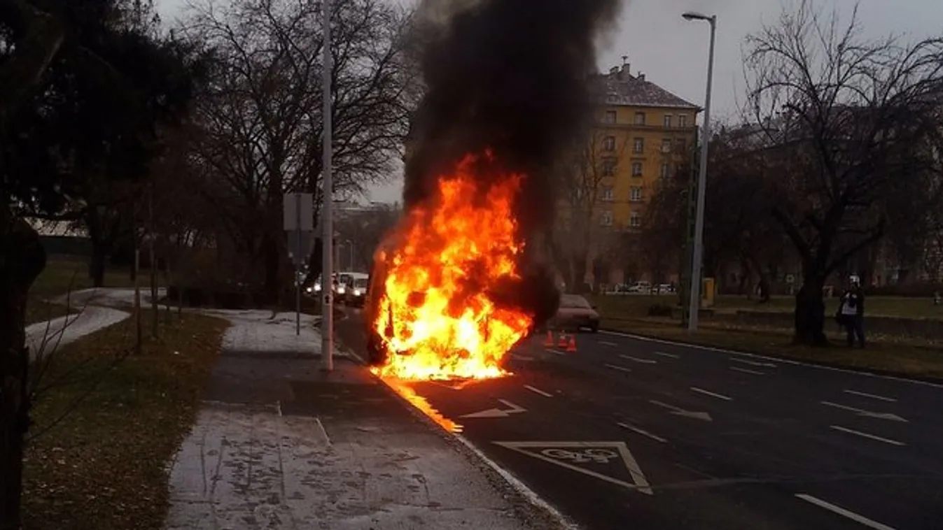 Kiégett egy mentőautó Budapesten