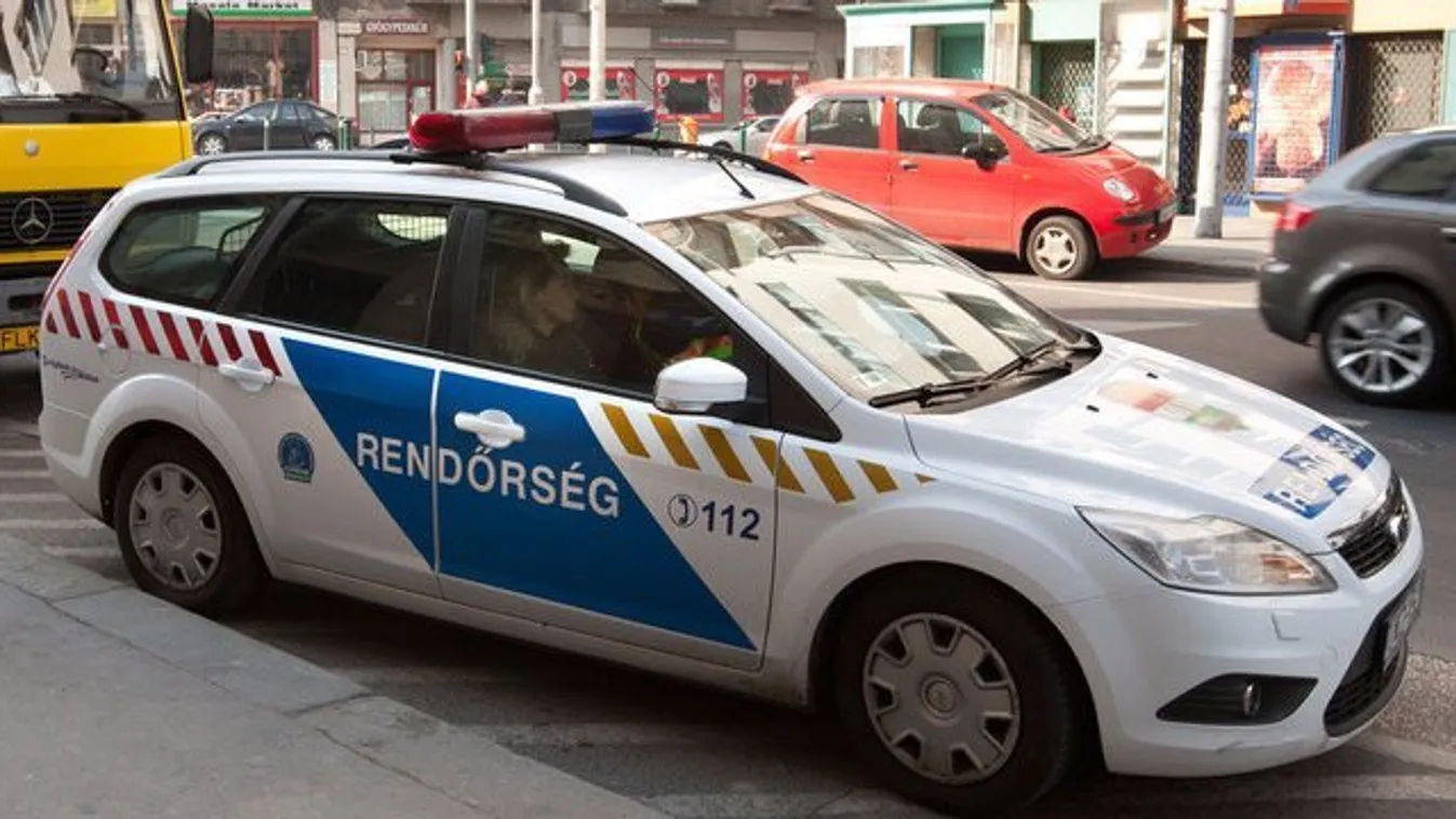 Zebrán hagyott cserben a rendőrautó egy biciklist