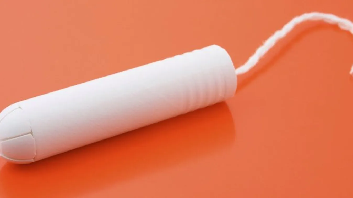 Használt tamponjával ütötte a rendőrt