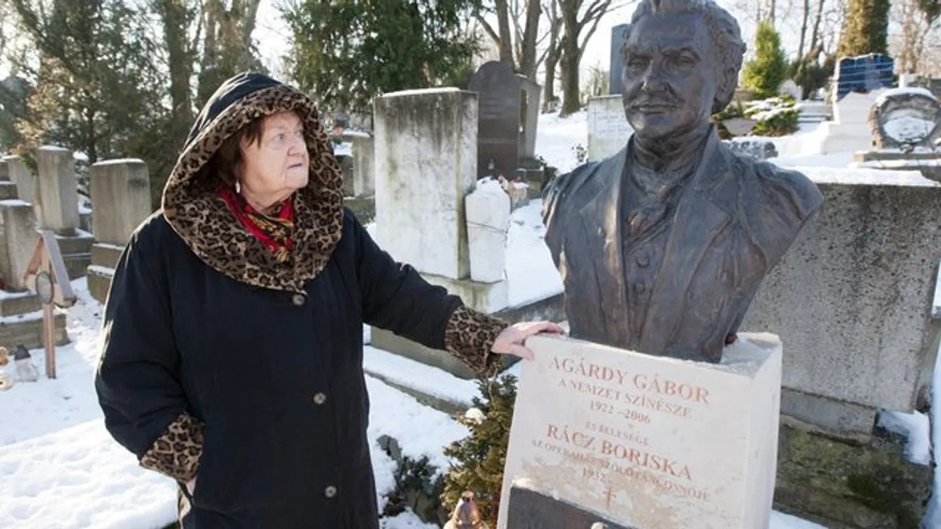 A kórházból is kijár férje sírjához Agárdy özvegye