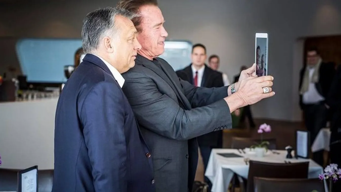 Terminátorral fotózkodott Orbán Viktor