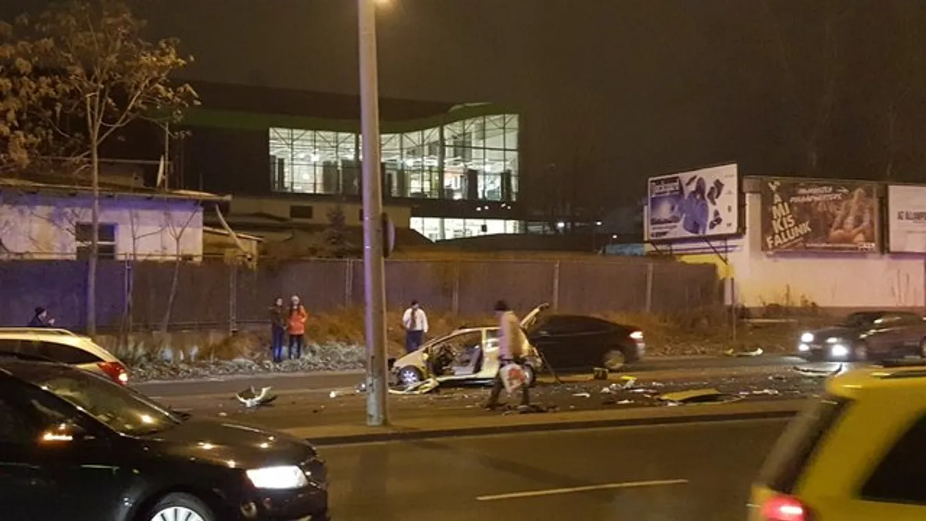 Döbbenetes erejű baleset: kirepült a sofőr és a motor is - fotók