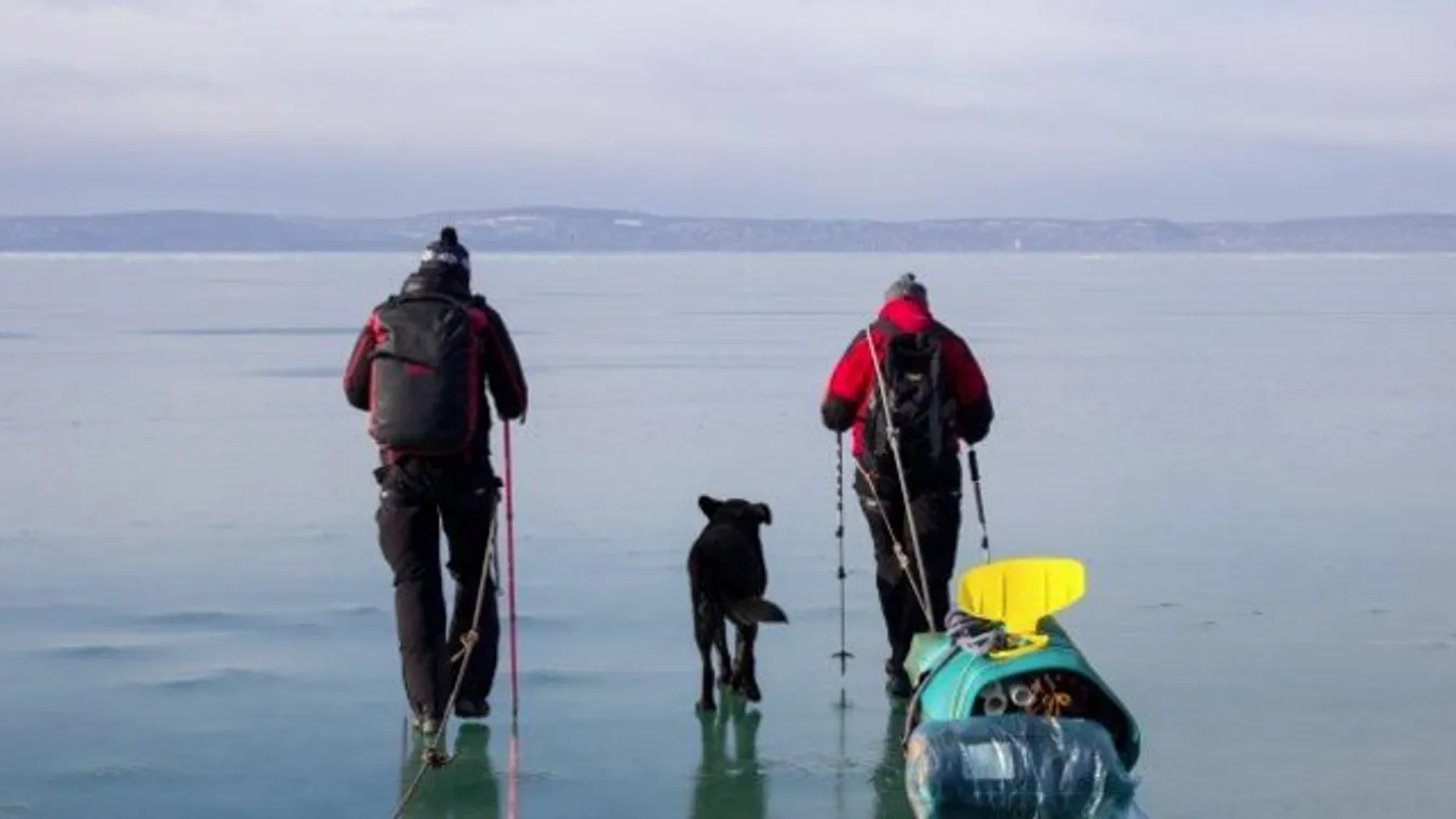 Szalonnát sütöttek a Balaton jegén