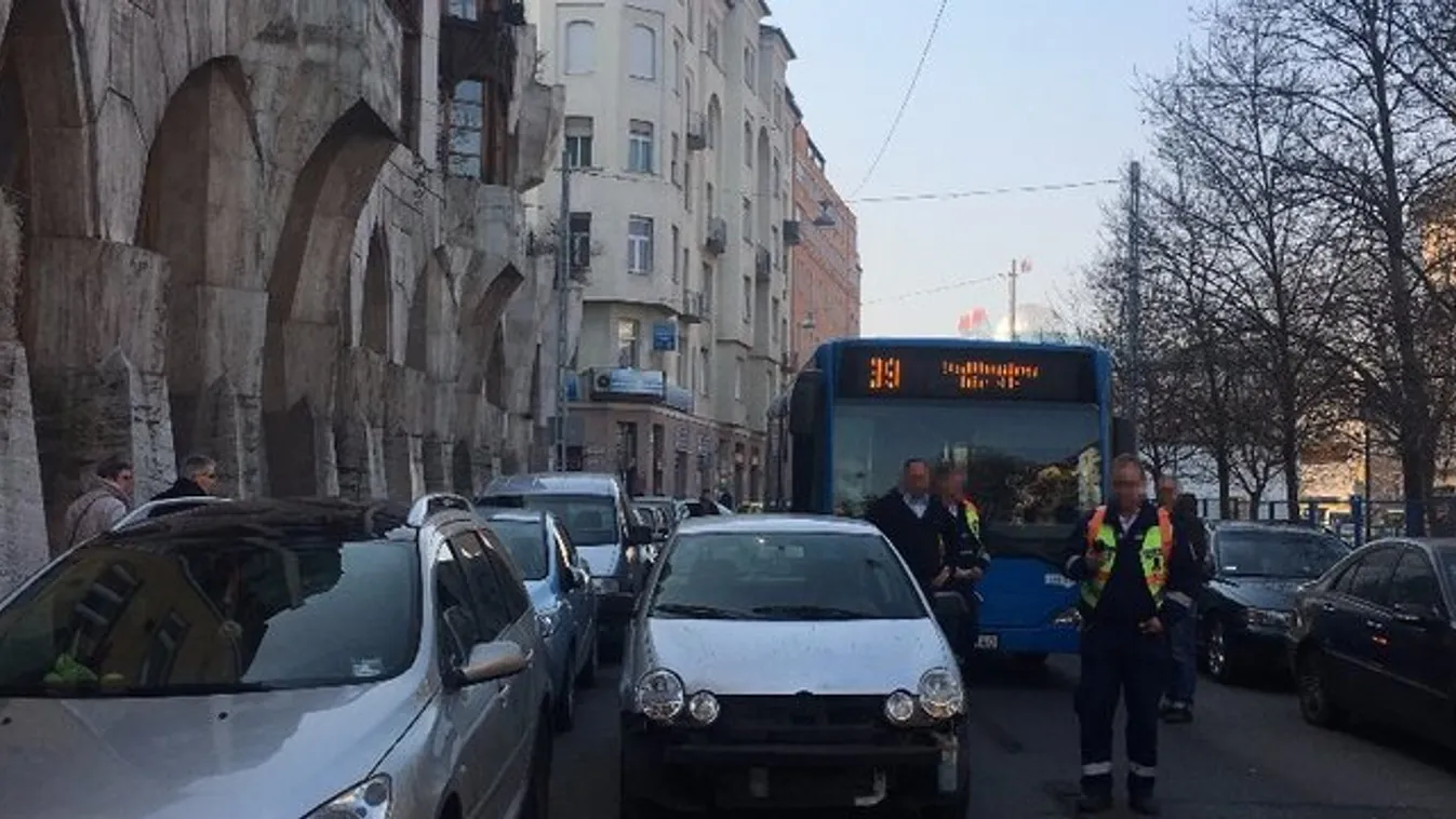 Nézze meg miért lesz dugó a Széll Kálmán téren