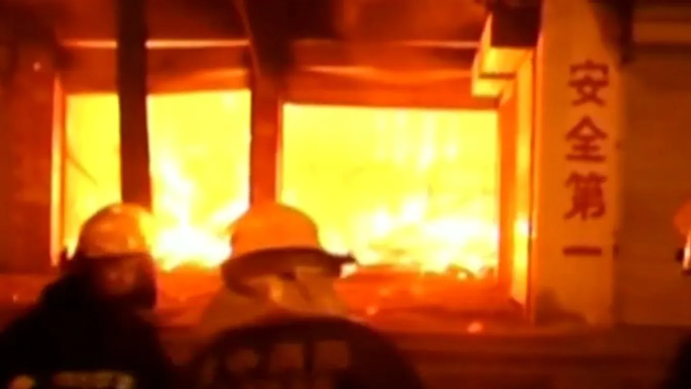 Tüzijátékot vett a részeg férfi, felgyújtotta vele a boltot, és a környéket is – videó