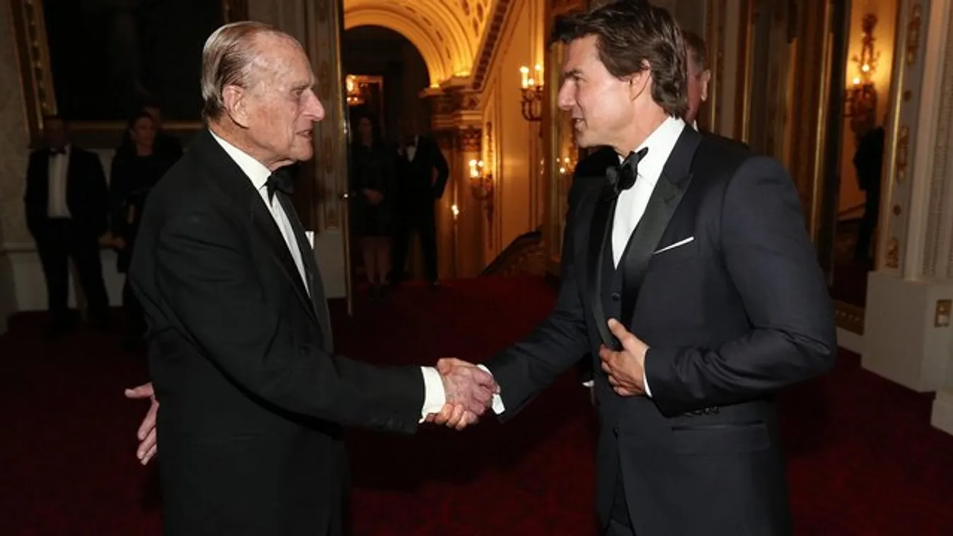 Semmi különös, csak benézett Fülöp herceghez Tom Cruise