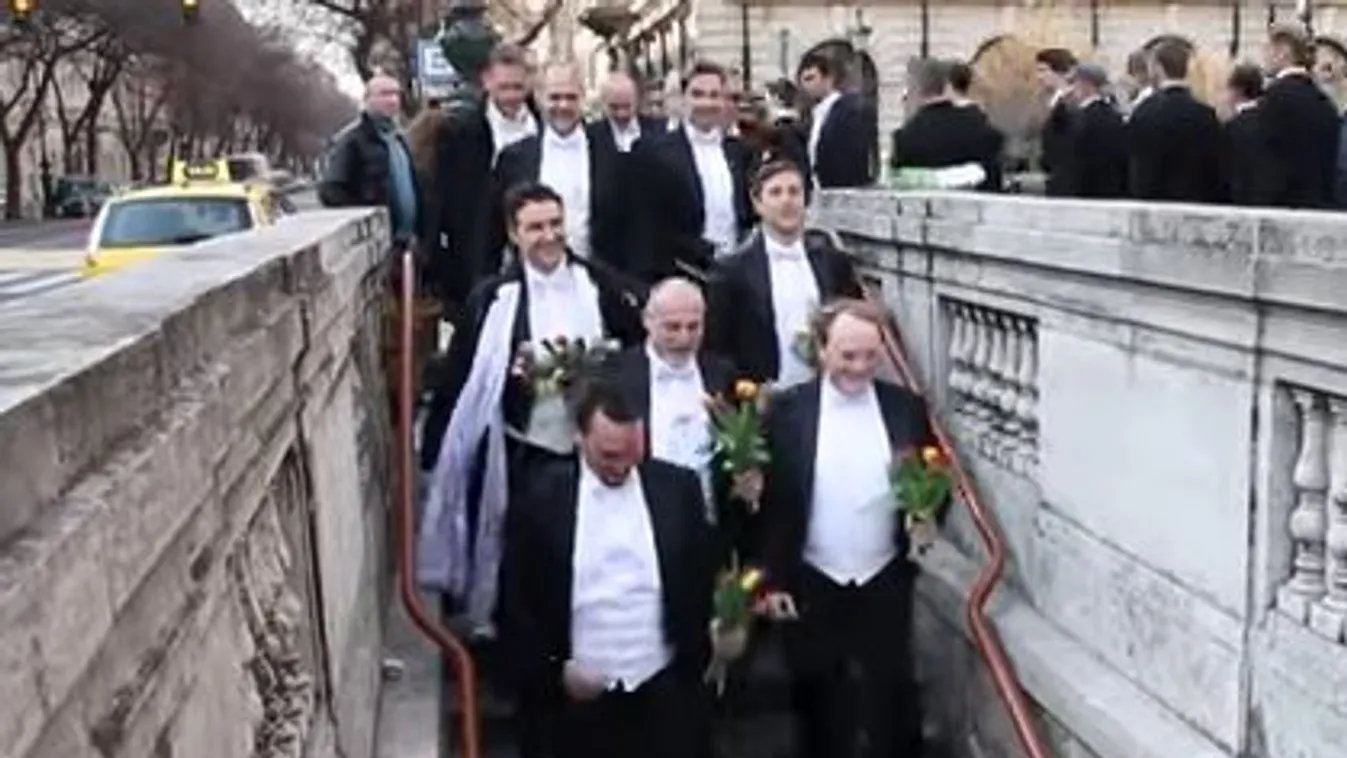 Senki sem köszöntötte szebben a nőket az Operetteseknél