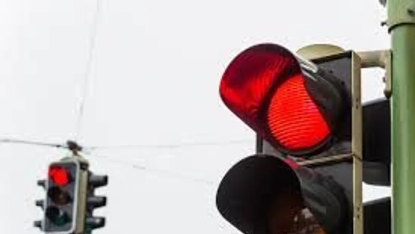 A piros lámpánál verekedtek össze a sofőrök Győrben