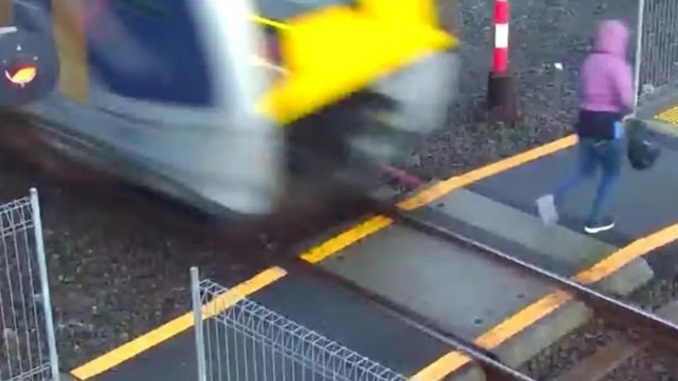 Egy ostoba nő miatt kellett vészfékeznie a vonatvezetőnek