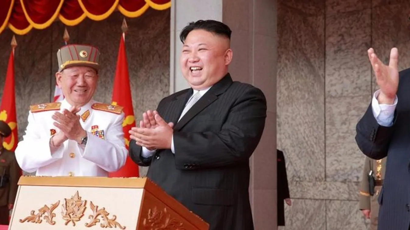 Kim Dzsong Un szétlövi Amerikát