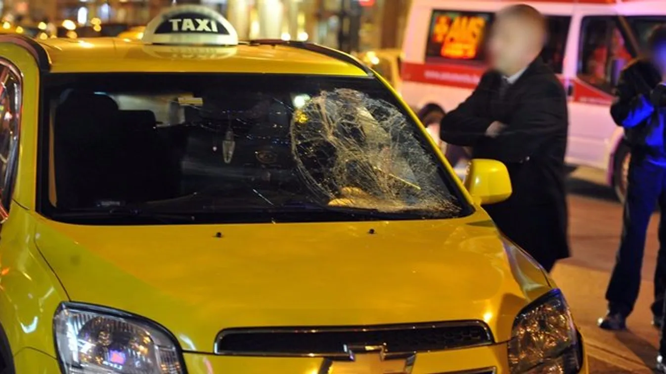Fiatal férfit gázolt el egy taxis a Rákóczi úton - fotók