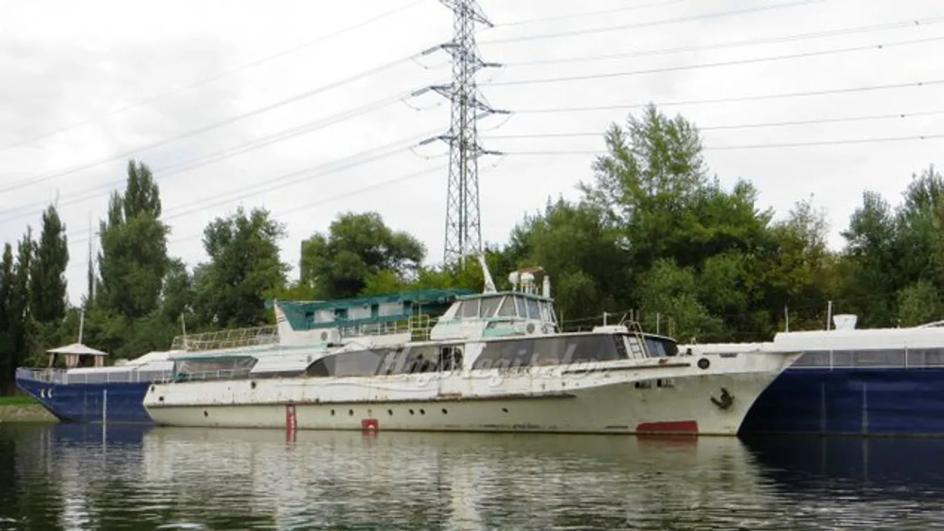 Már úszik a Balaton 2. akadálymentes hajója