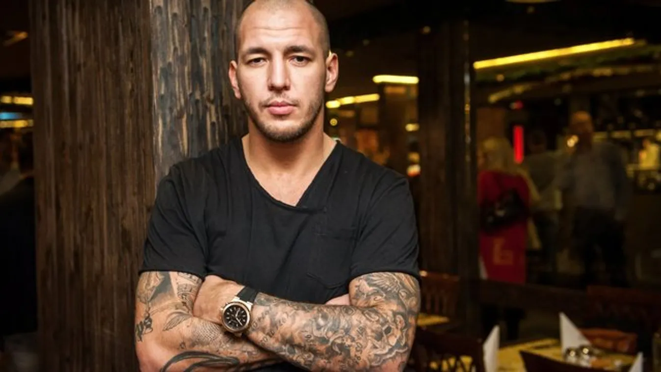 Hoppá! Curtisnek új barátnője van – fotó