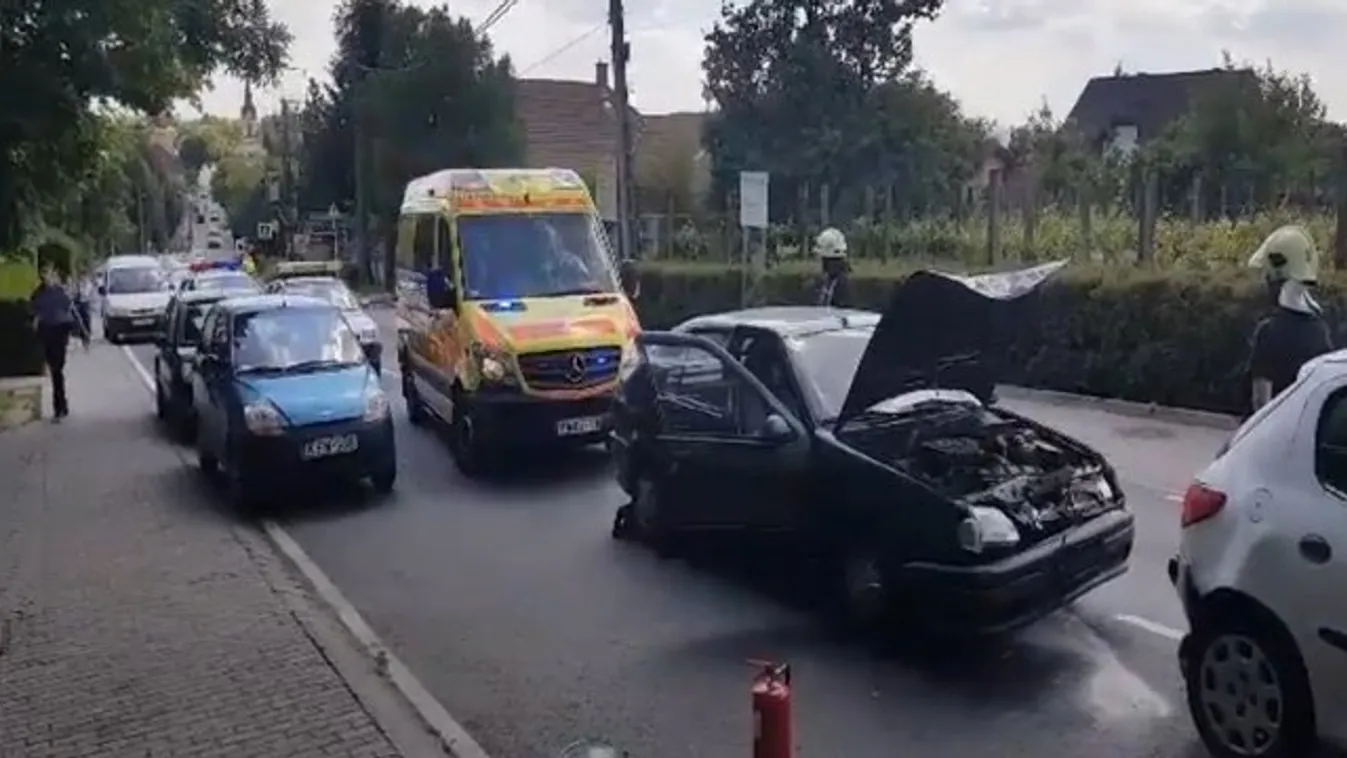 Két autó és három ember sérült meg a csömöri balesetben - videó