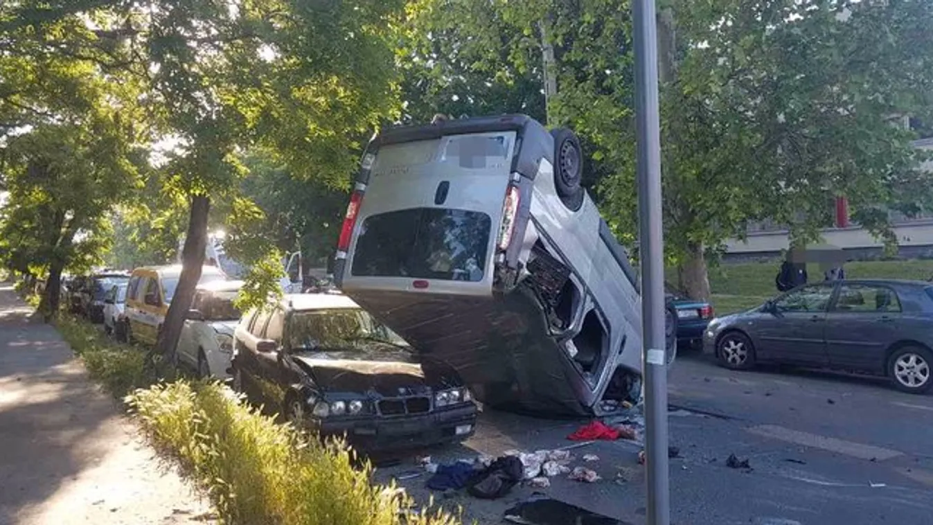 Brutális karambol történt a Gubacsi úton - fotók