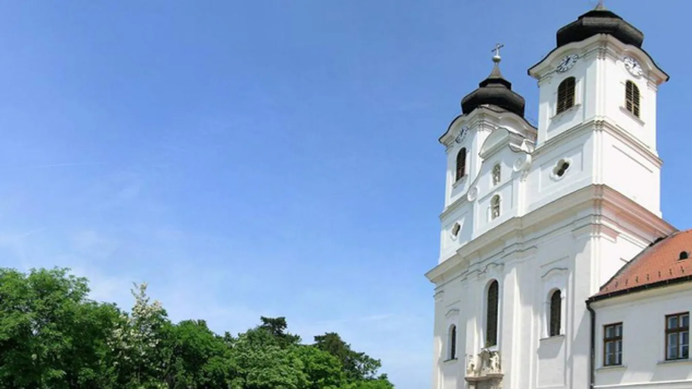 Új lépcsőket kaphat a tihanyi apátsághoz vezető út