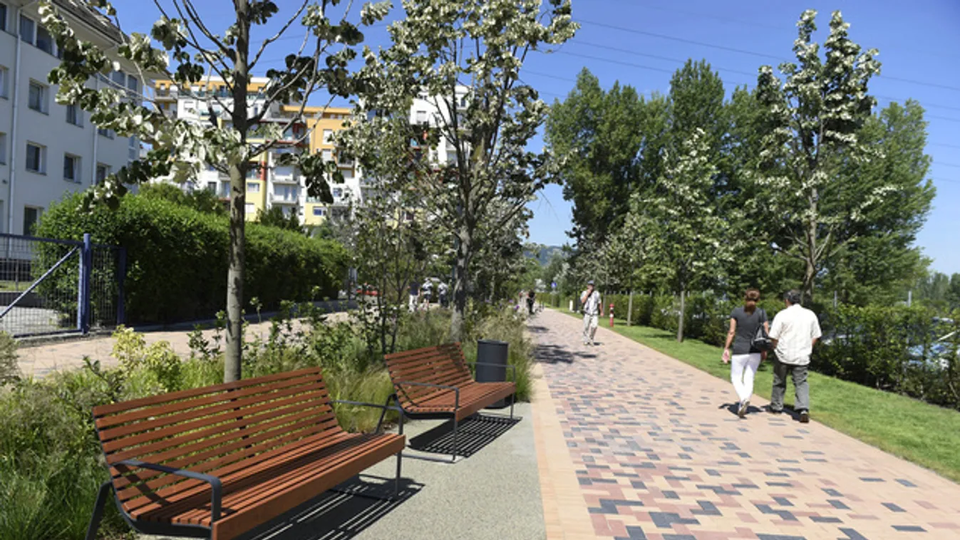 Ilyen lett a fél kilométer hosszú Dagály sétány