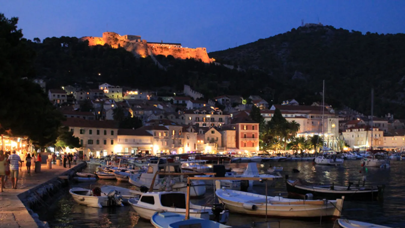 Hvar szigetnek elege van a pucéran mulatozó turistákból