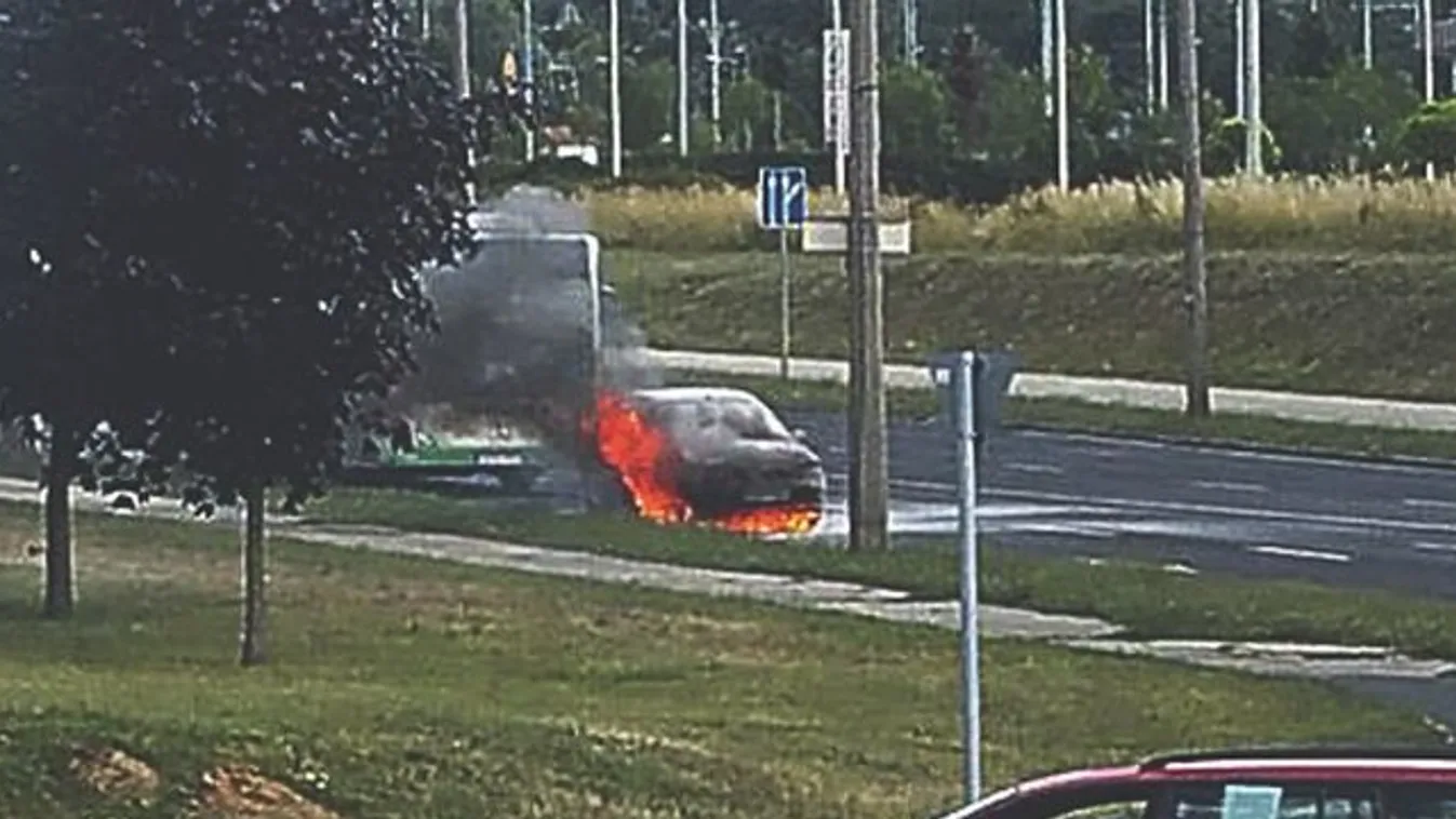 Szervizből jövet égett ki Bence autója - fotók