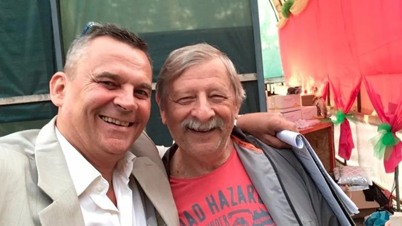 Ilyen, amikor Vili bá tol egy szelfit Berényi Andrással