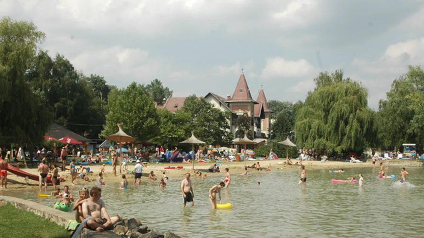 Imád strandon olvasni? Irány Keszthely és a strandkönyvtár!