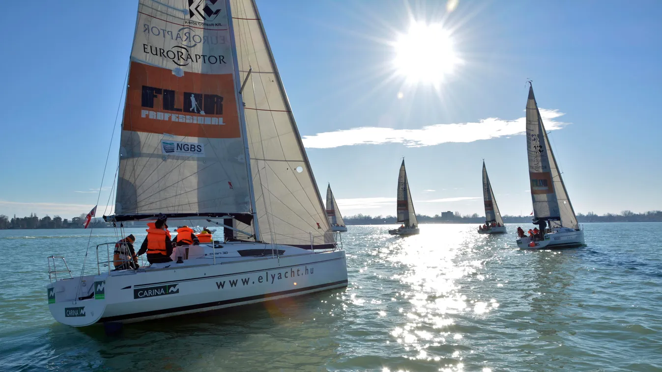 Mostantól akár a kanapéról is rendelhet vitorlást a Balatonra